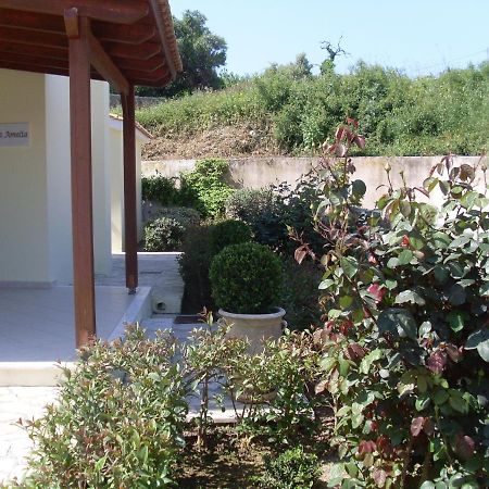 Villa Amelia Metaxata Bagian luar foto