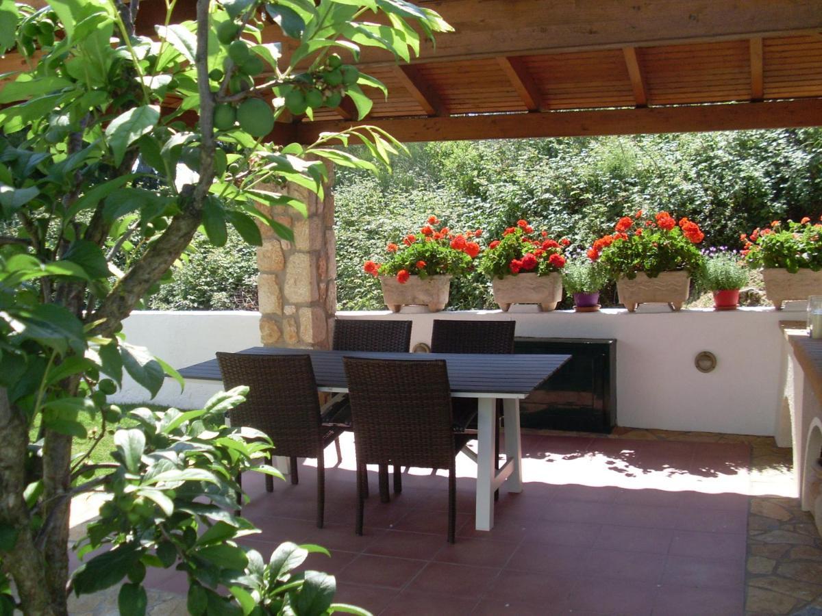 Villa Amelia Metaxata Bagian luar foto