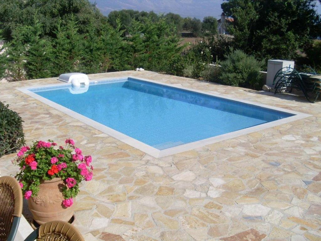 Villa Amelia Metaxata Bagian luar foto
