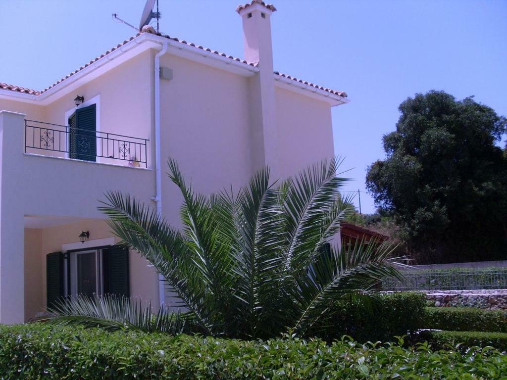 Villa Amelia Metaxata Bagian luar foto