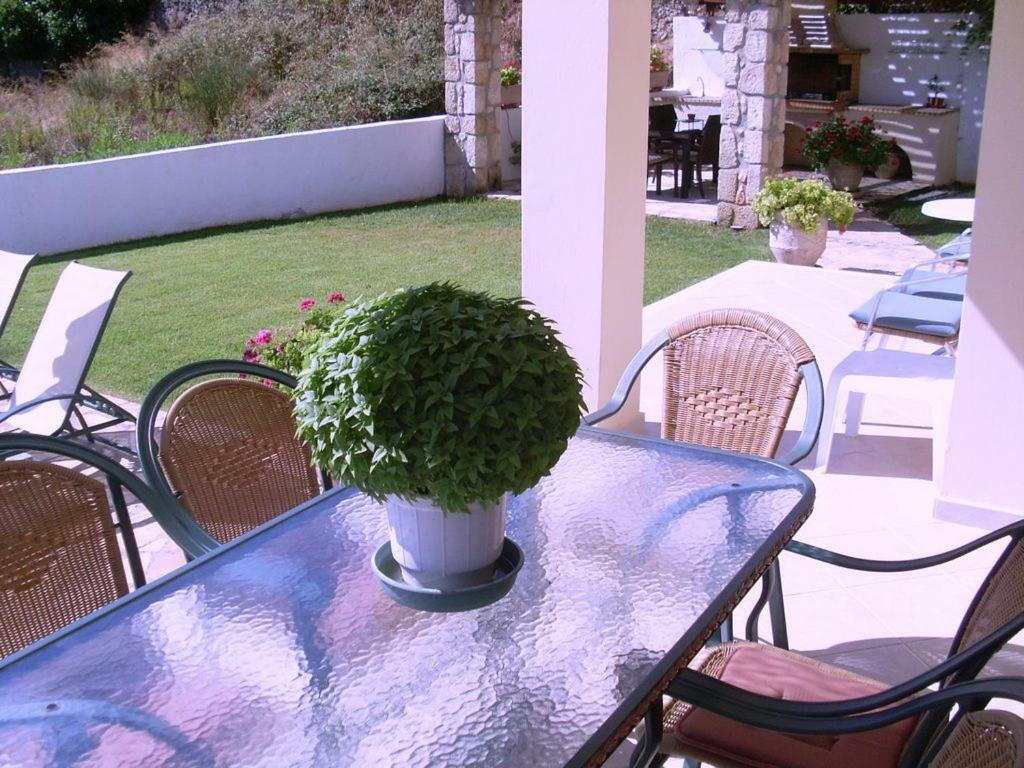 Villa Amelia Metaxata Bagian luar foto