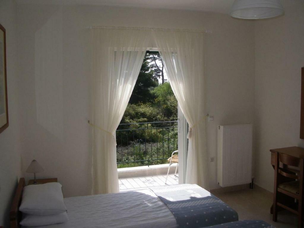 Villa Amelia Metaxata Bagian luar foto