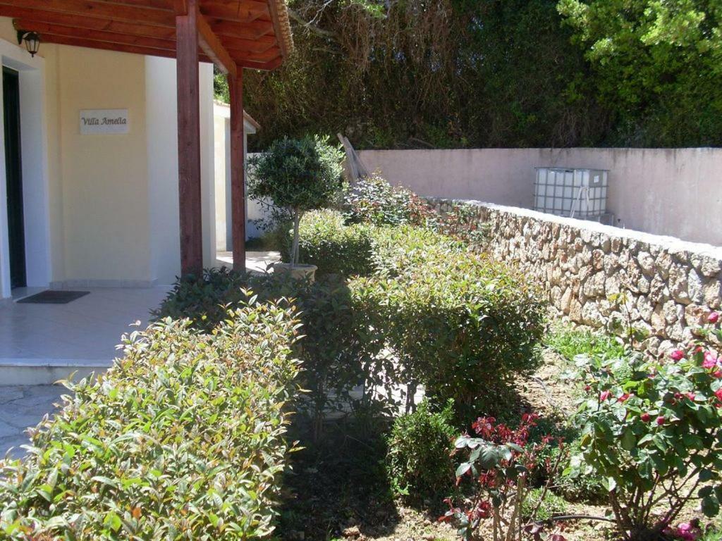 Villa Amelia Metaxata Bagian luar foto