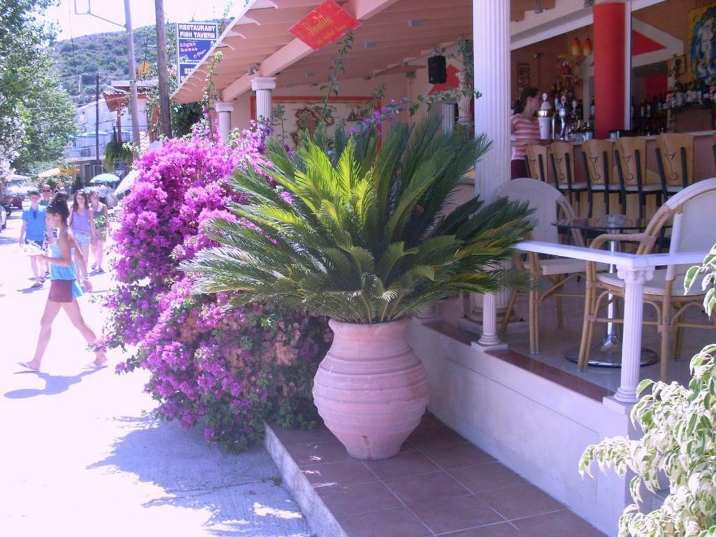 Villa Amelia Metaxata Bagian luar foto